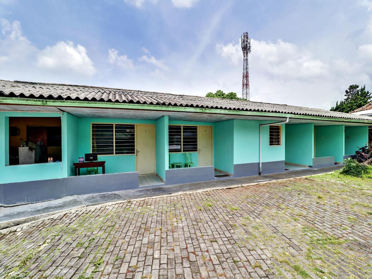 Spot On 90003 Villa Tawang Cianjur Exterior photo